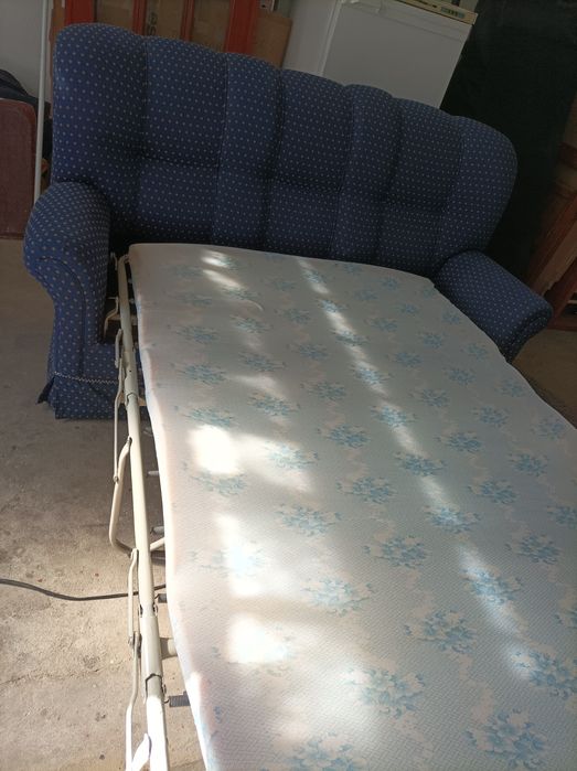 Sofá Cama Azul de Tecido Reforçado