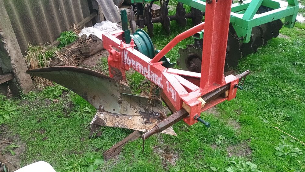 Саморобний плуг Kverneland 1-40