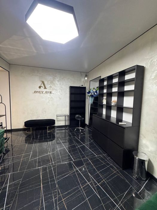 Комплект меблів для салону краси під ключ: манікюр, педікюр, перукарня