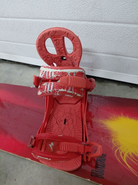 Snowboard com fixações