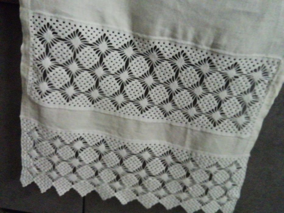 Cortinados em linho e croché