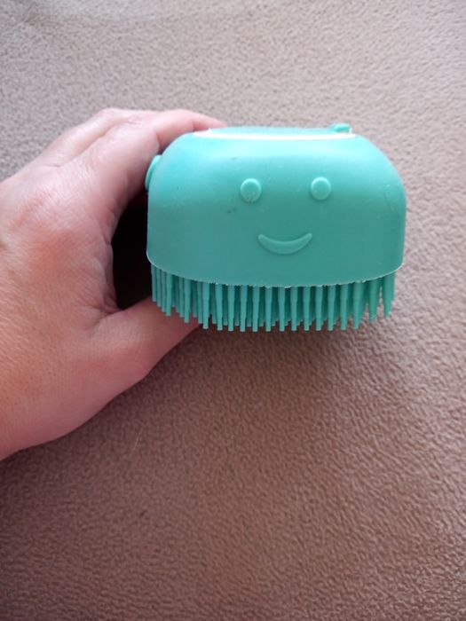 Myjka z pojemnikiem na mydło/ szampon