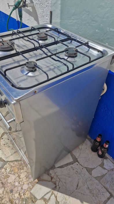 Fogao de 4 bicos  em alumínio