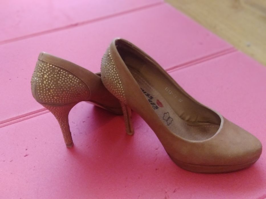 Sapatos cerimónia 37