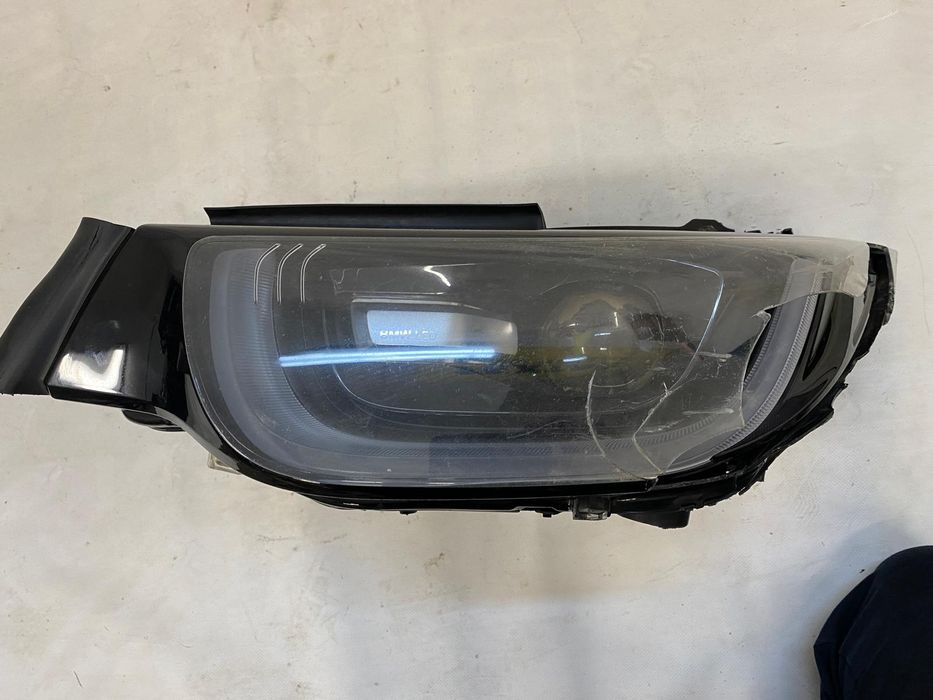 Продам ліву  передню фару BMW i3 LCI Європа