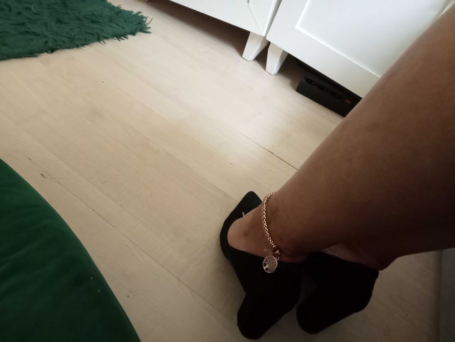 Zamszowe czółenka na  SŁUPKU