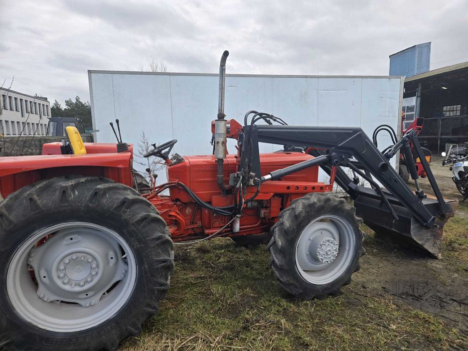 Ciągnik rolniczy Renault z turem