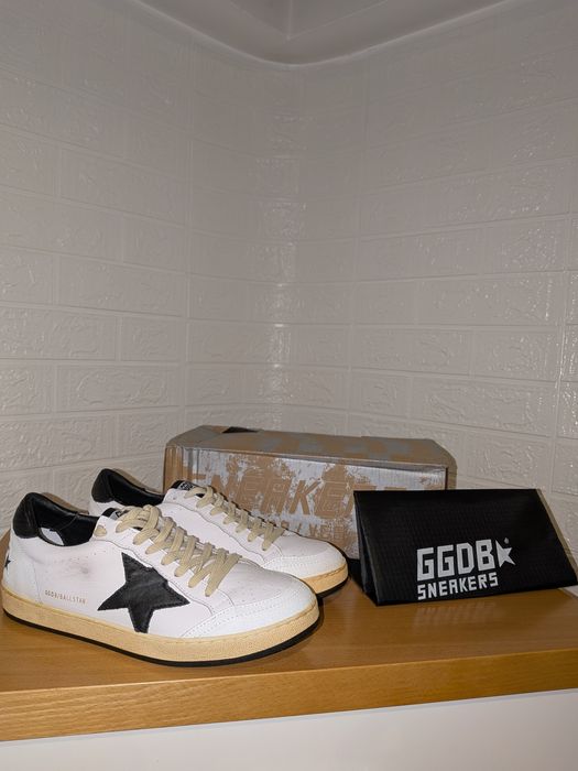 Golden Goose Ballstar in white nappa with black star