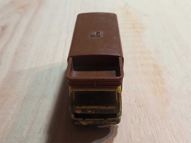 Mercedes-Benz Cattle Truck - Majorette
