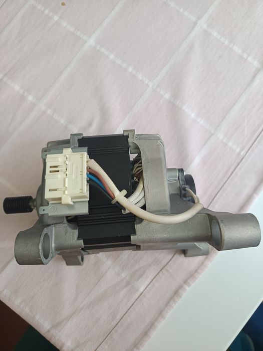 Motor de máquina de lavar roupa Indesit IMA 864B MY TIME SPT.