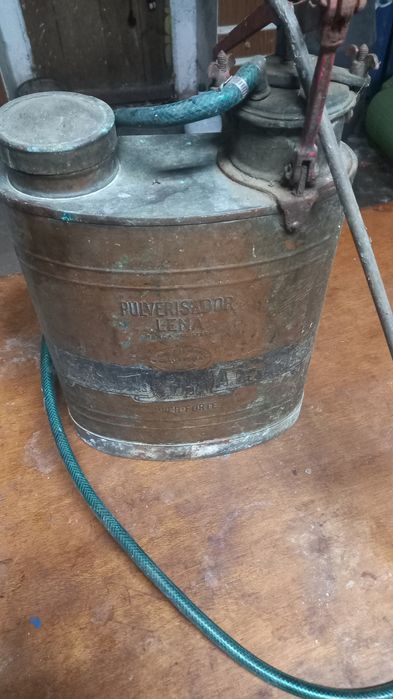 Pulverizador em cobre antigo