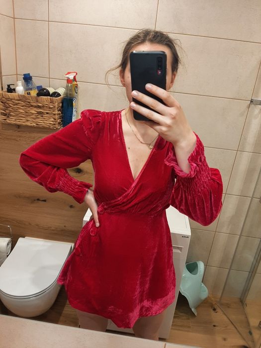 Aksamitna malinowa sukienka ASOS roz. S