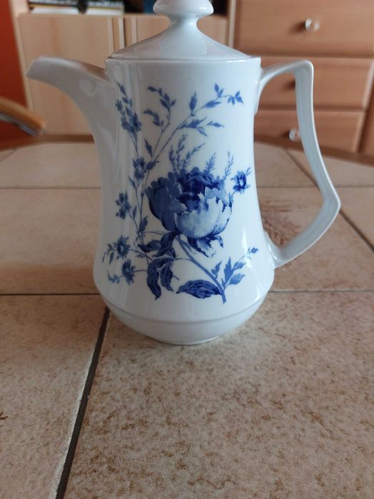 Porcelanowy dzbanek z niebieskimi kwiatami  Echt Kobalt