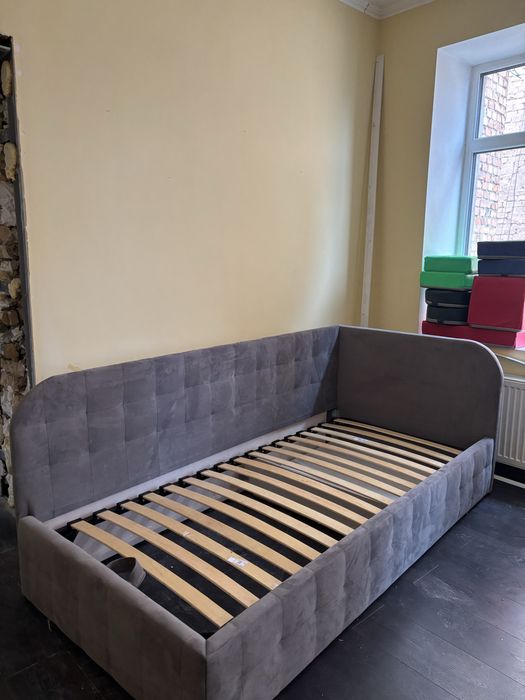 Ліжко односпальне з матрацом