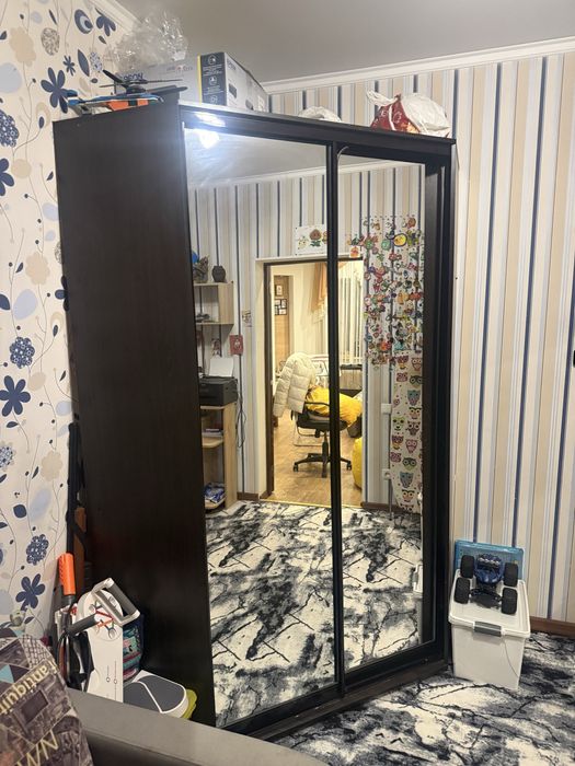 Продам угловой шкаф купе