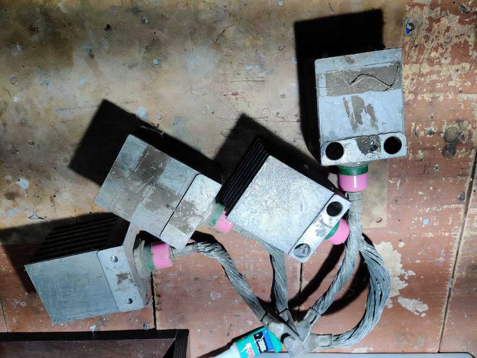 Діоди В200,  високотокові (200А)   на радіаторах