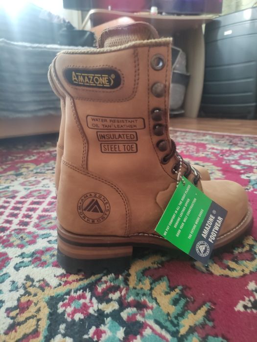 Продам женские ботинки новые