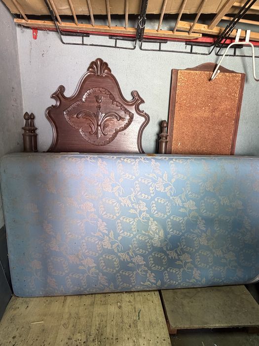 Cama de solteiro com bilrros