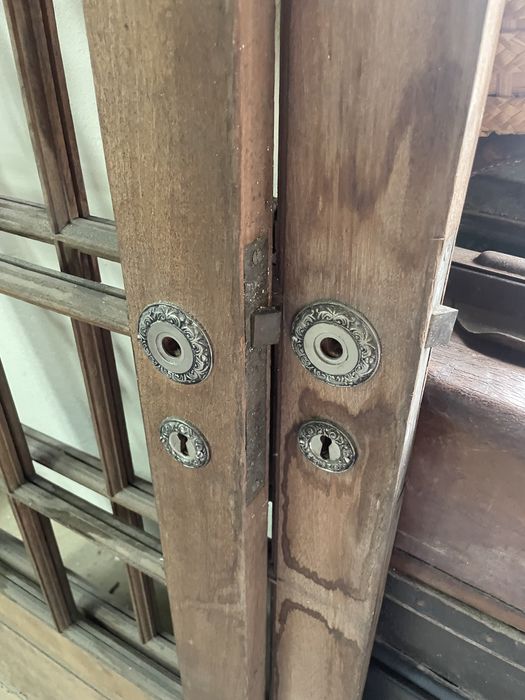 2 portas sem janelas