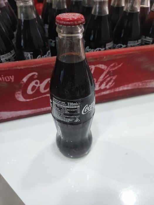 28 butelek coca cola dla kolekcjonera ze skrzynka