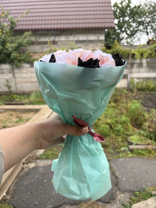 Маленький букет из атласной ленты