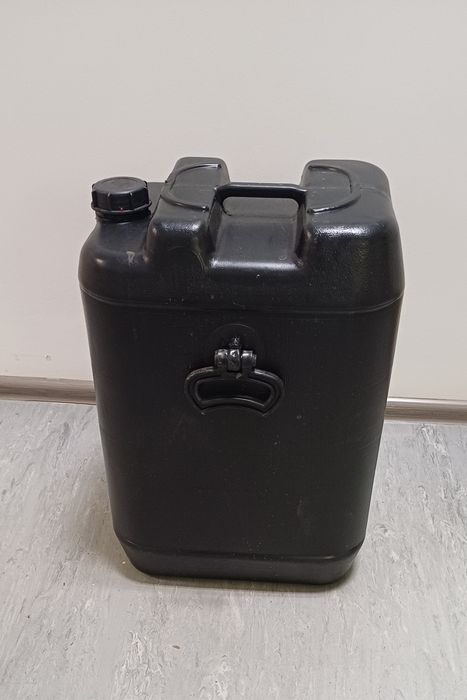 Продам канистры 55л