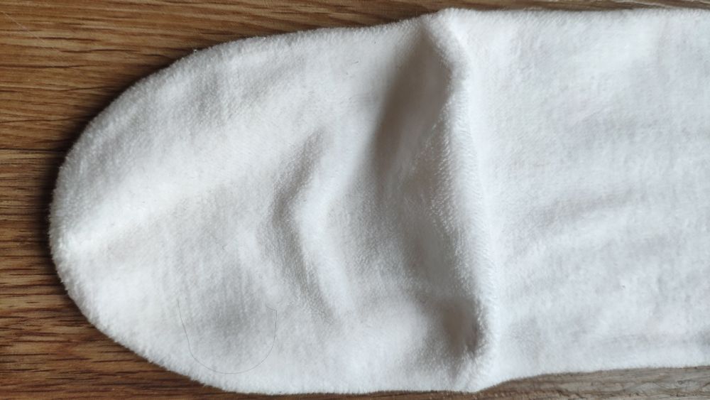 Białe , ciepłe spioszki w króliczki