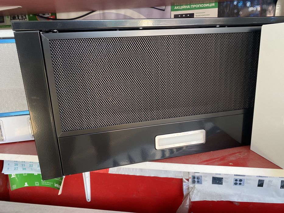 Кухонна витяжка вбудована, телескопічна.