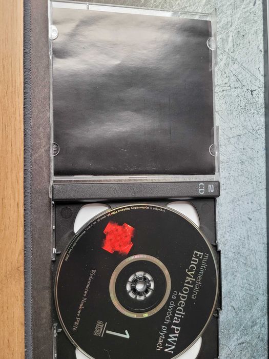 Multimedialna encyklopedia PWN na dwóch płytach (PC)