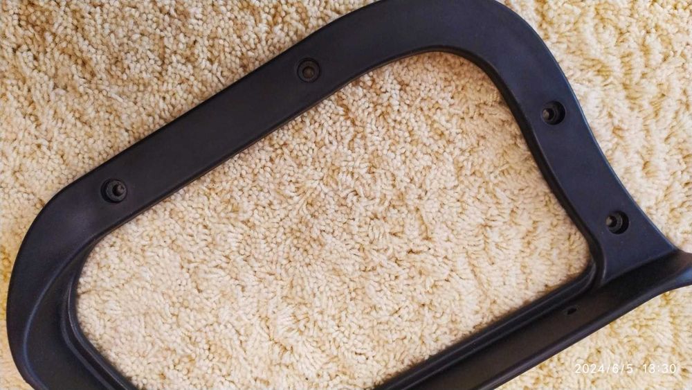 Підлокотник до офісного крісла на колесах Правий