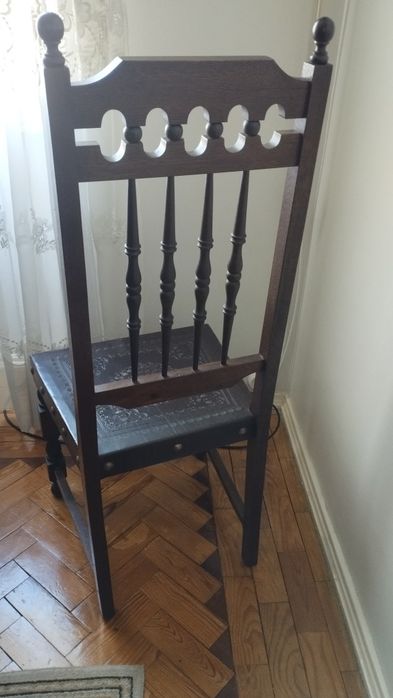 Mesa de sala e cadeiras