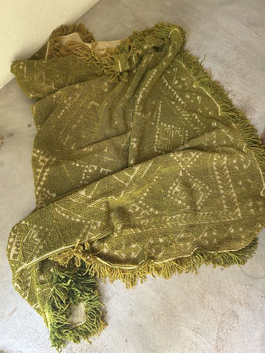 Carpete/ colcha  antiga em lã feita em tear