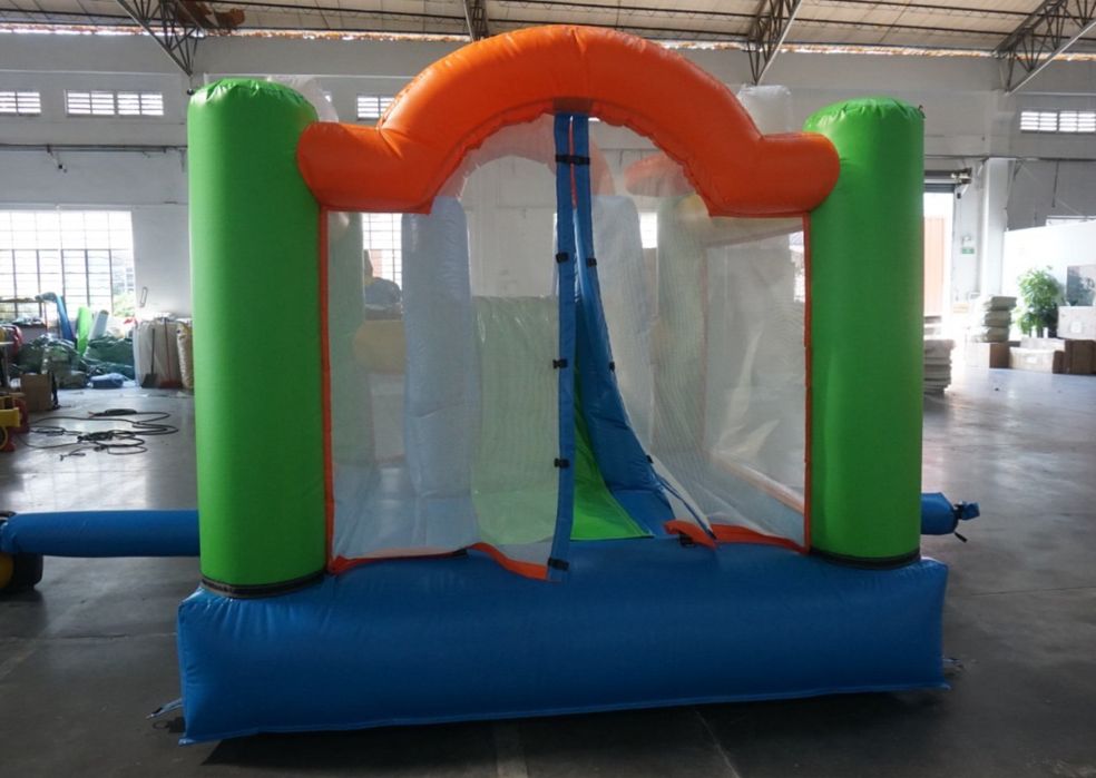 Insuflavel saltitão com escorrega - Novo