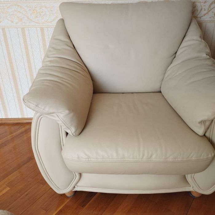 Шкіряний комплект м'яких меблів