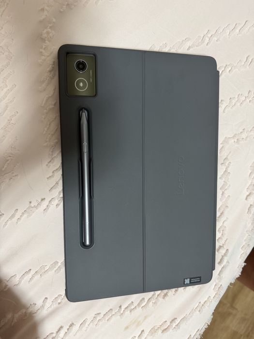 Tablet LENOVO (12’’ - 12GB -256GB) cinzento + pen + teclado