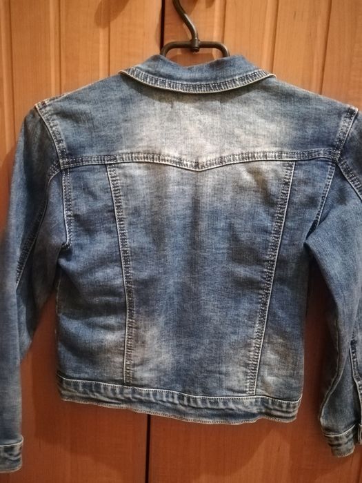 Куртка джинсова.