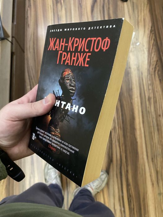 Книги на продаж.