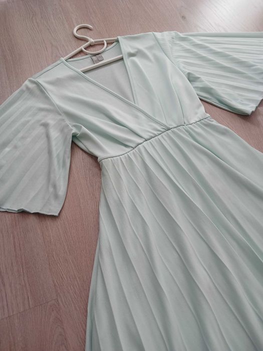 Продам коктейльну сукню