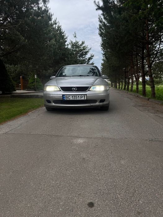 Opel vectra b 2000 року 1.8 бензин