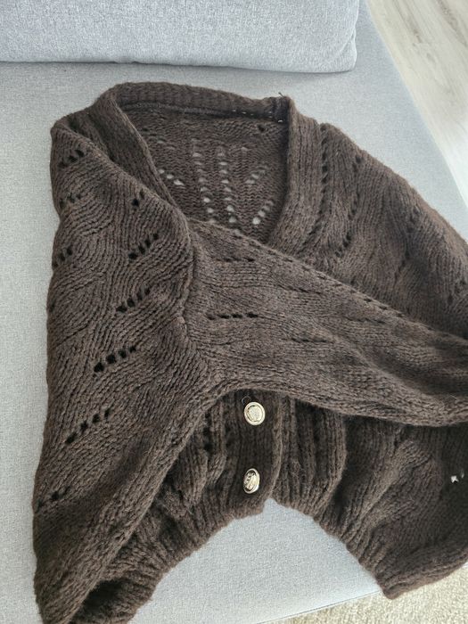 Nowy śliczny sweter
