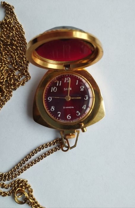 Часы кулон женские "Заря"