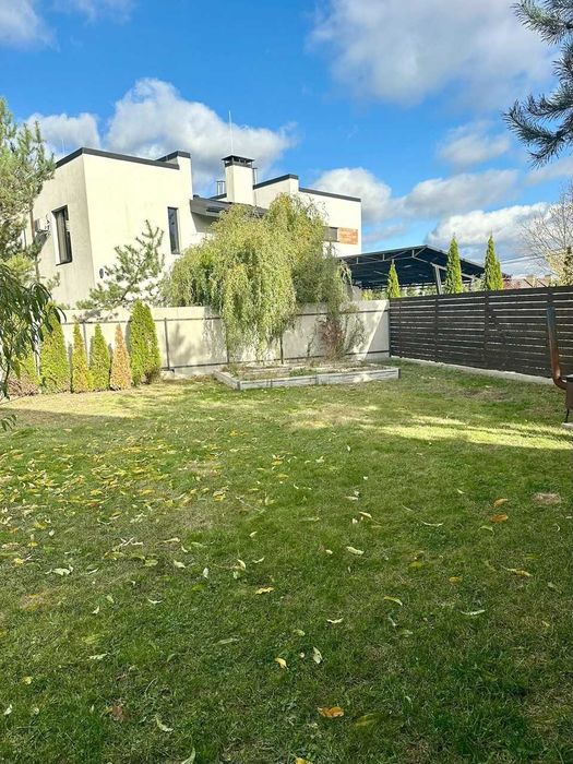 Продаж будинку в Іванковичах — 165 м², 8 соток, гараж