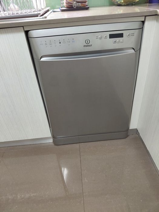 Máquina lavar louça indesit
