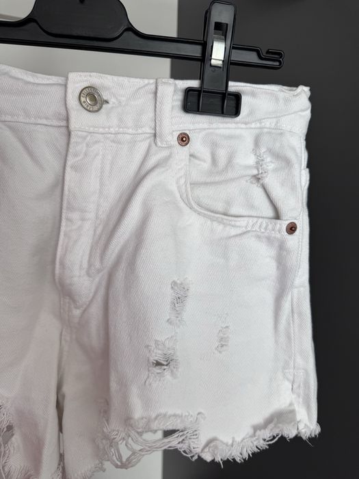 Білі, короткі, рвані шорти ZARA