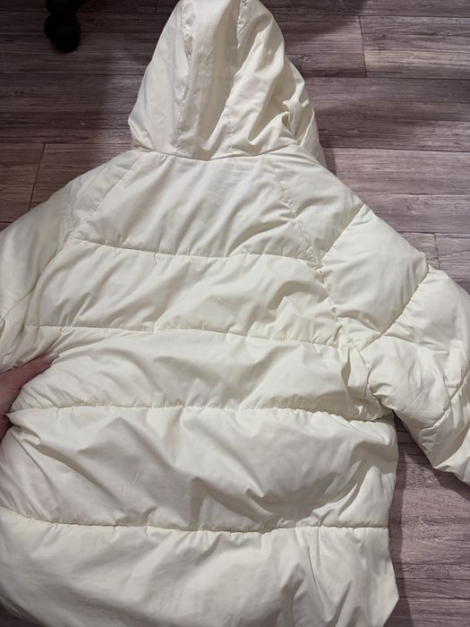 белый пуховик укороченый