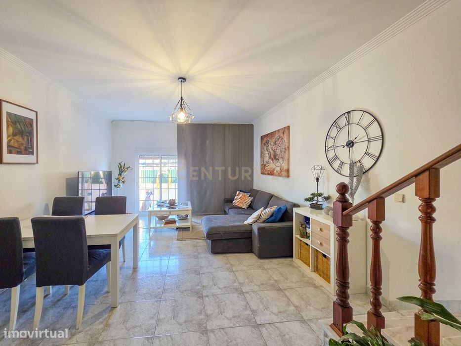 Moradia geminada 4 assoalhadas com garagem e churrasqueira – Excelente