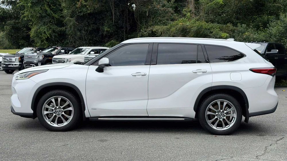 Toyota Highlander Hybrid      2022