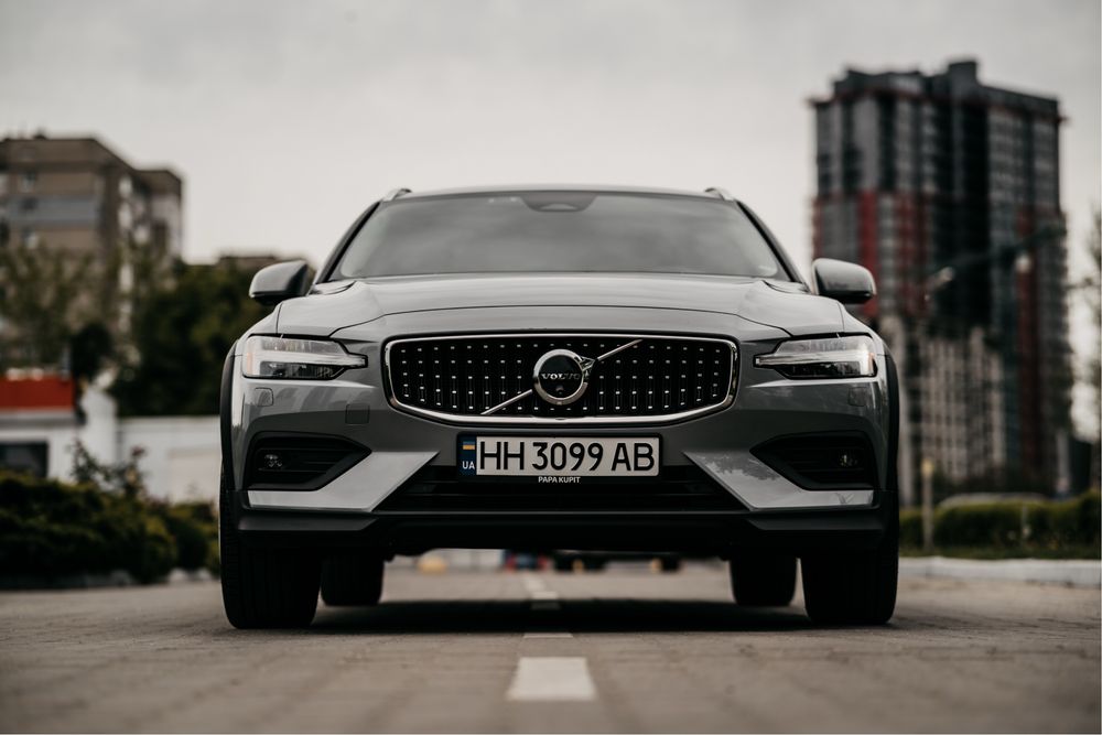 Volvo V60 Cross Country 2023