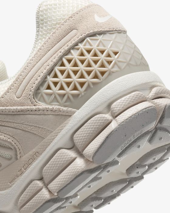 Оригінальні кросівки NIKE ZOOM VOMERO 5 (HF1553-100) | Нові!