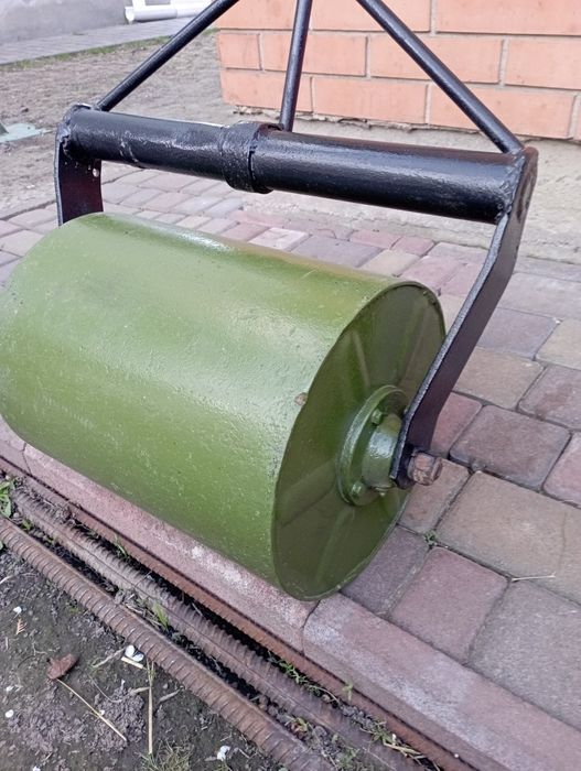 Каток для газону
